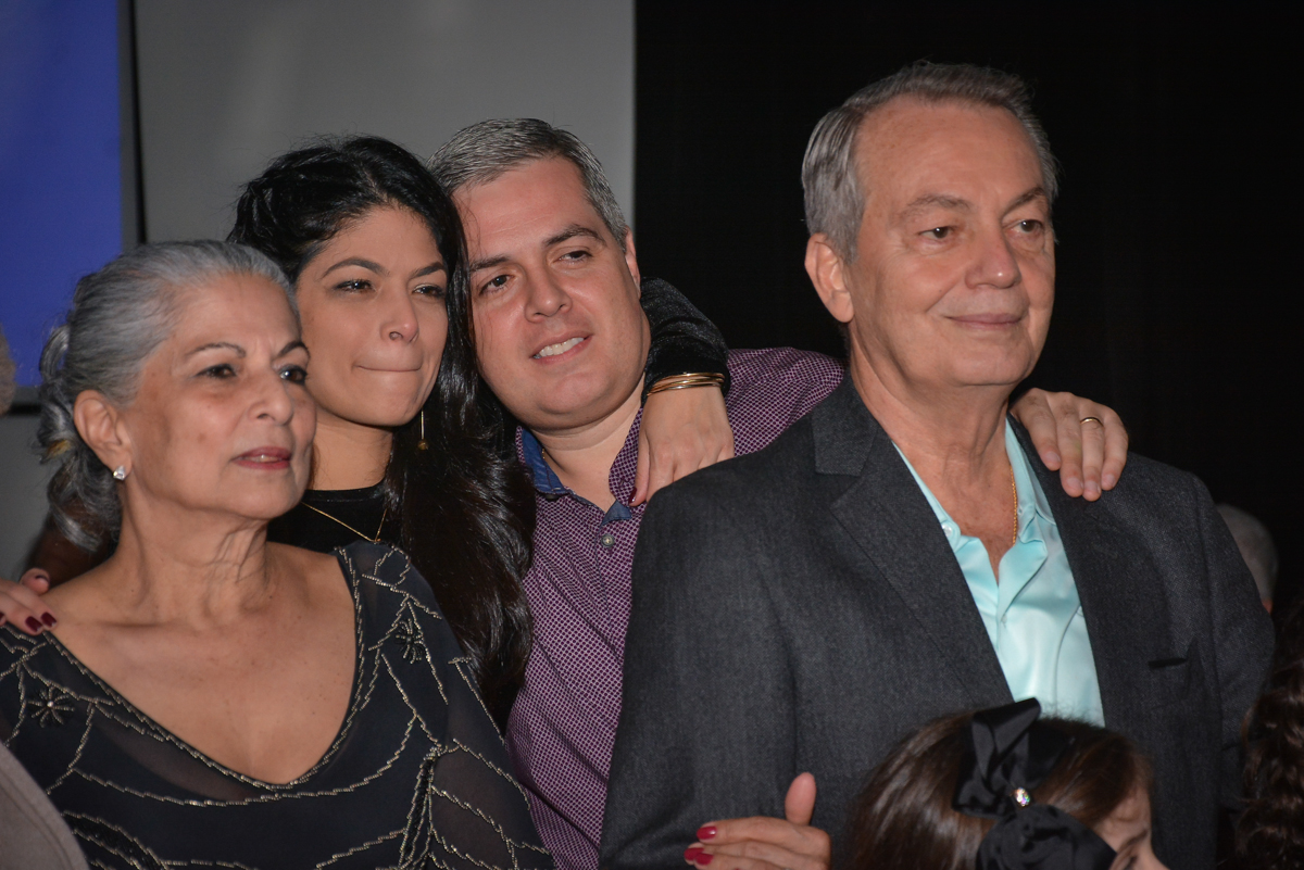 a família também assistem ao show no Buffet Estação Club, Moema, São Paulo, SP