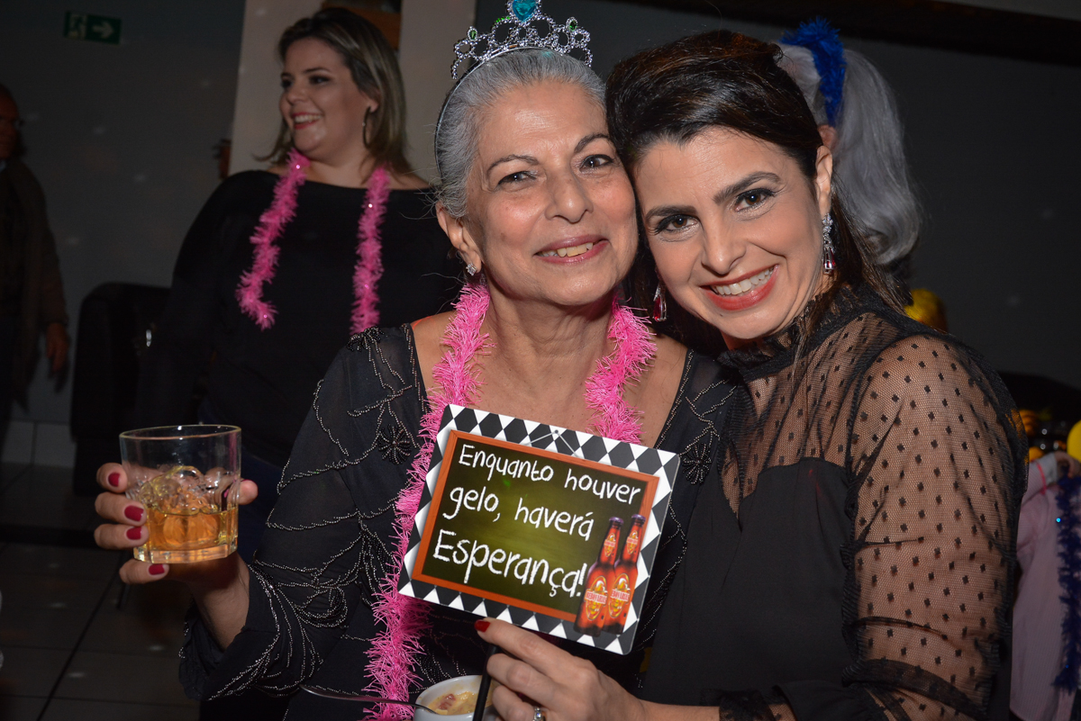 posando para a foto no Buffet Estação Club, Moema, São Paulo, SP