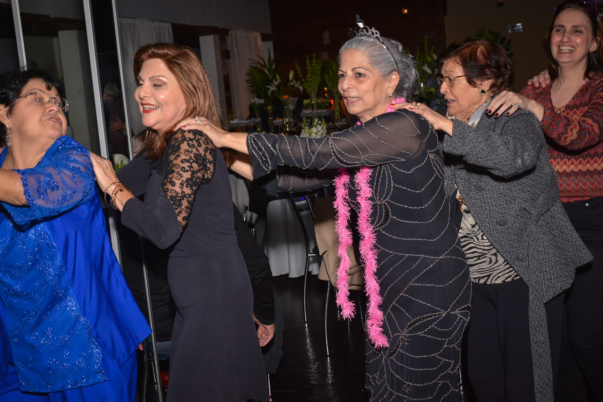 trenzinho animado na balada no Buffet Estação Club, Moema, São Paulo, SP
