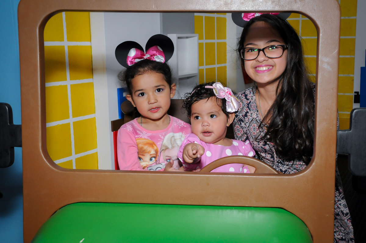 brincando na área baby no Buffet Comics, Morumbi, São Paulo, SP, aniversario de Giovanna 1 aninho, tema da festa, minie rosa