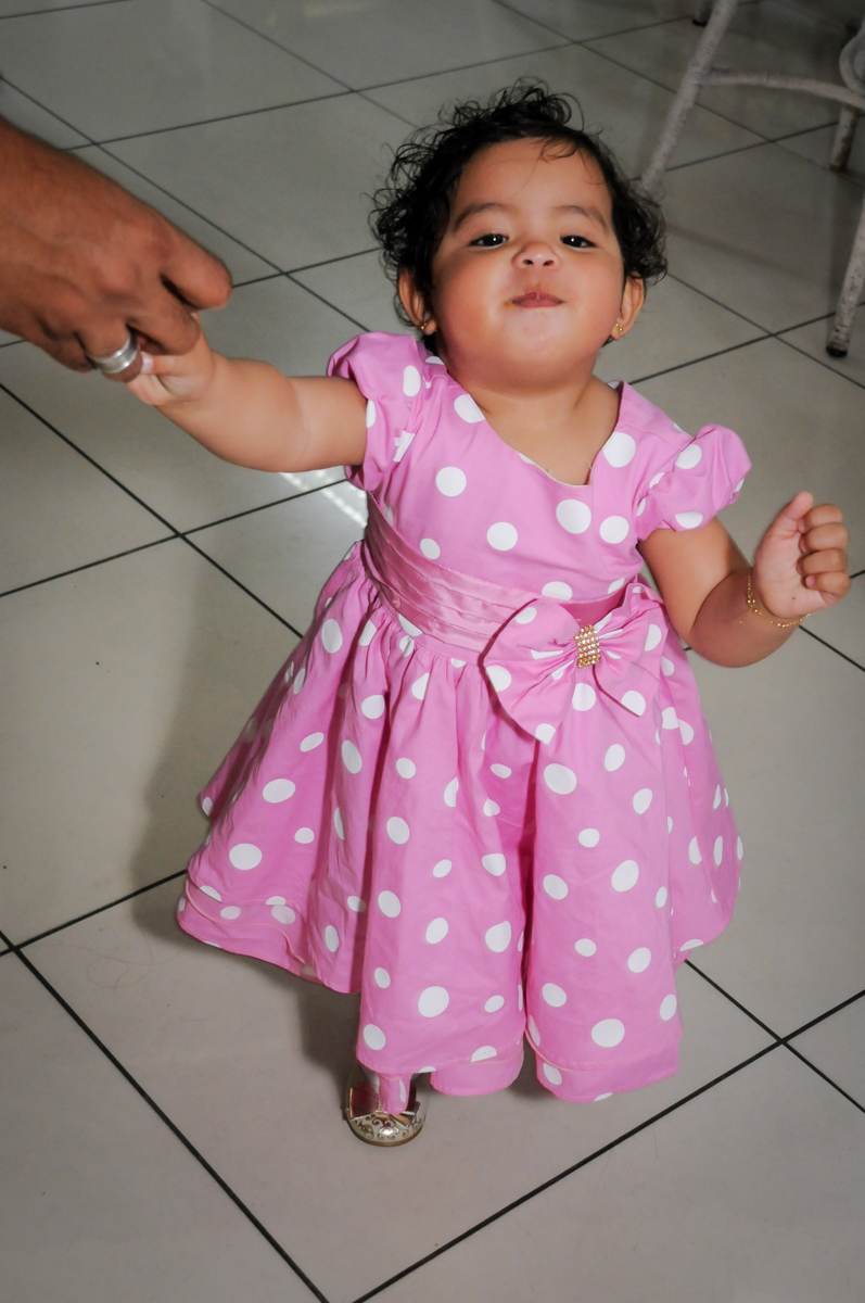 dando os primeiros passos no Buffet Comics, Morumbi, São Paulo, SP, aniversario de Giovanna 1 aninho, tema da festa, minie rosa