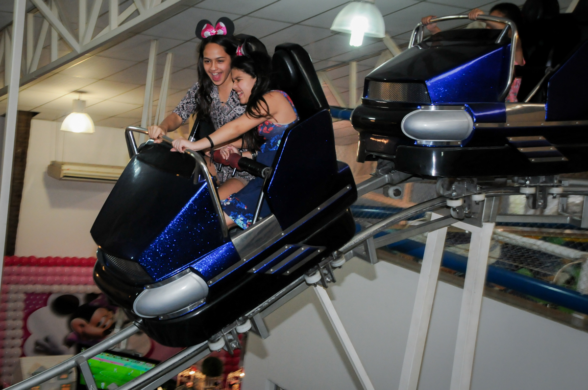 brincadeira animada na montanha russa no Buffet Comics, Morumbi, São Paulo, SP, aniversario de Giovanna 1 aninho, tema da festa, minie rosa