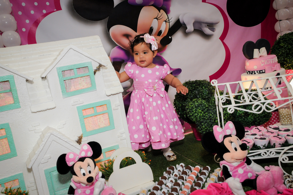 pose para a foto no Buffet Comics, Morumbi, São Paulo, SP, aniversario de Giovanna 1 aninho, tema da festa, minie rosa