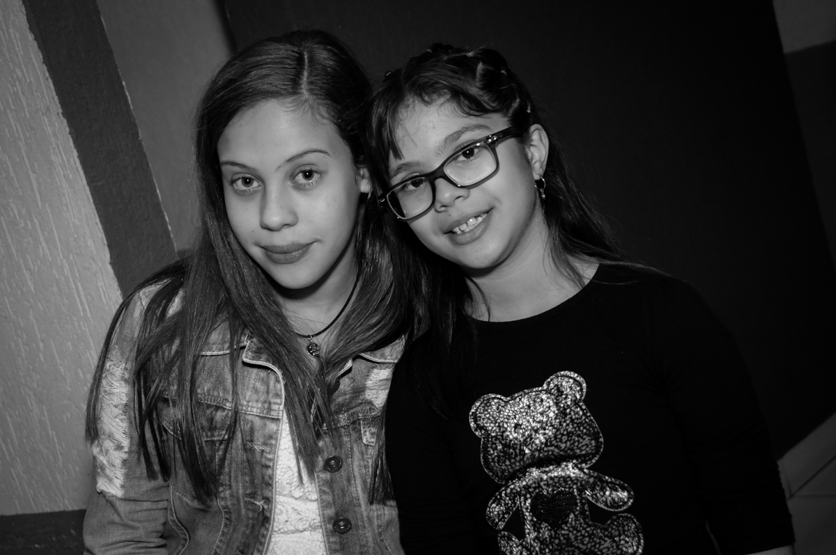 posando para fotografia no Buffet Seven For Seven, Granja Viana, São Paulo, SP, aniversário de Davi 5 anos, tema da festa Power Ranjer