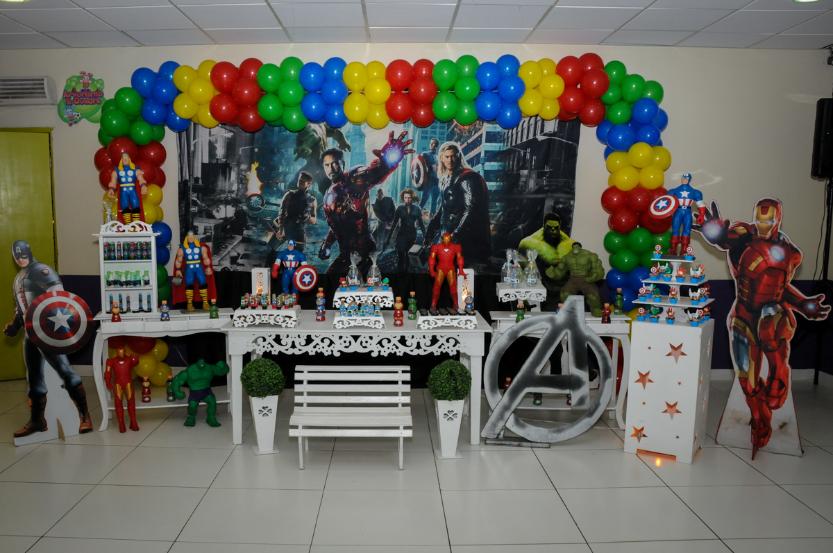 mesa decorada no Buffet Seven For Seven, Granja Viana, São Paulo, SP, aniversário de Davi 5 anos, tema da festa Power Ranjer