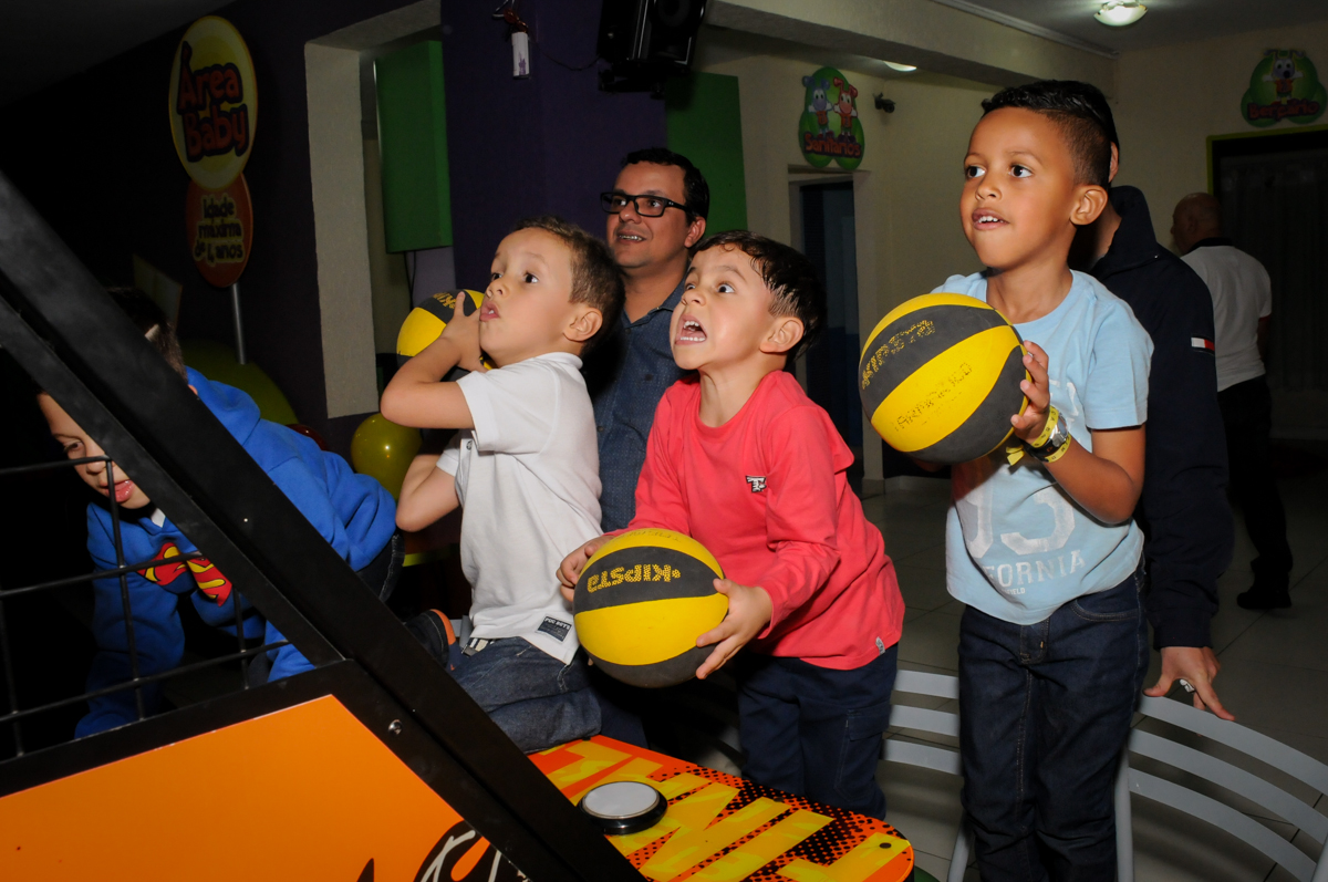 basquete boll animado no Buffet Seven For Seven, Granja Viana, São Paulo, SP, aniversário de Davi 5 anos, tema da festa Power Ranjer
