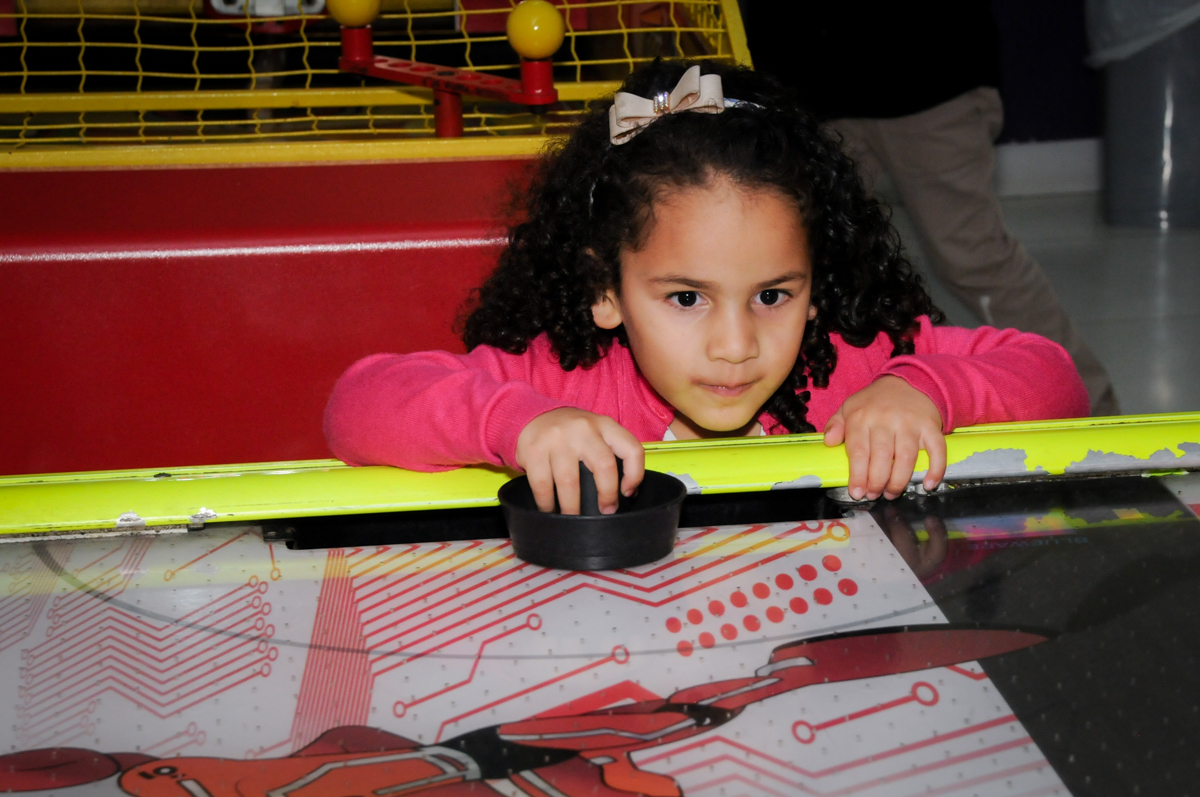 jogo de futebol de mesa no Buffet Seven For Seven, Granja Viana, São Paulo, SP, aniversário de Davi 5 anos, tema da festa Power Ranjer