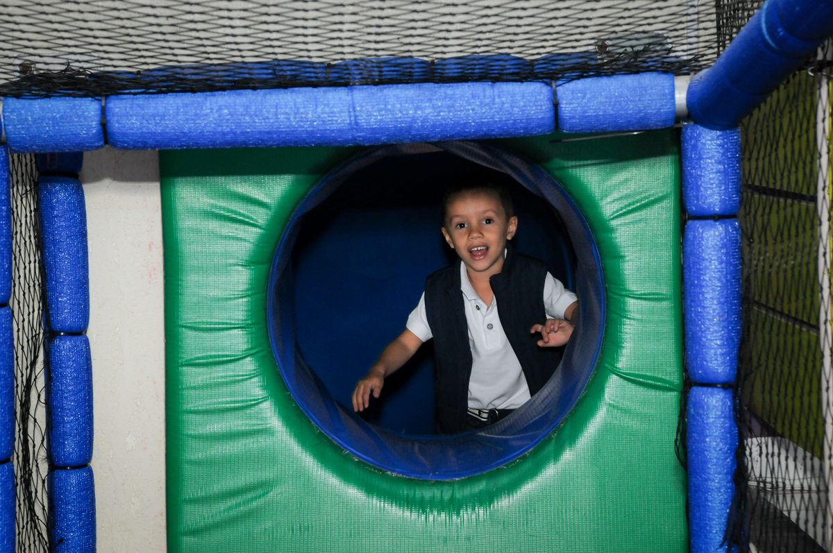 brincanndo no brinquedão no Buffet Seven For Seven, Granja Viana, São Paulo, SP, aniversário de Davi 5 anos, tema da festa Power Ranjer