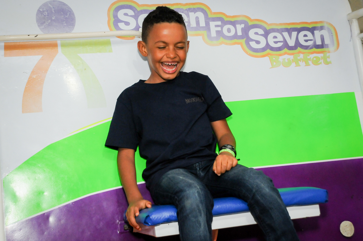 o colegs também brinca no tombo legal no Buffet Seven For Seven, Granja Viana, São Paulo, SP, aniversário de Davi 5 anos, tema da festa Power Ranjer