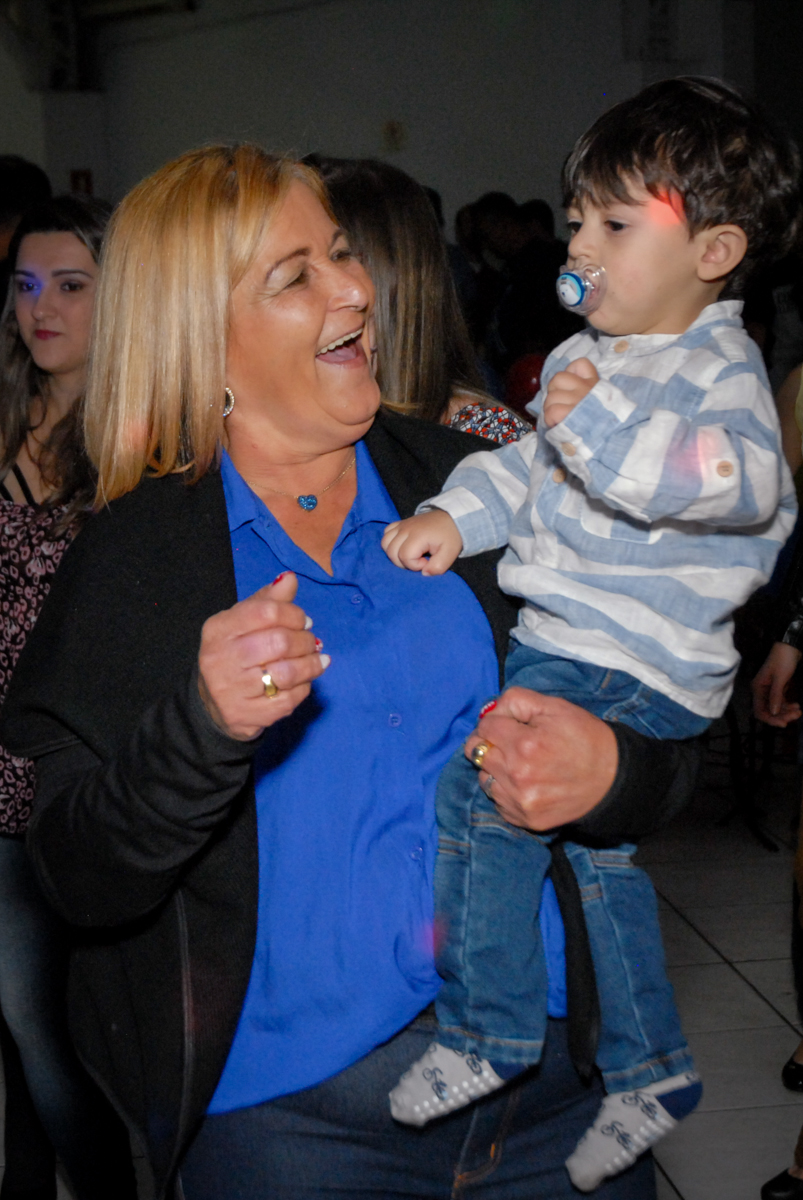 fotografia com a vovó no Buffet Fábrica da Alegria, Osasco, São Paulo, SP, aniversário de Matheus 7 anos, tema da festa Power Ranger