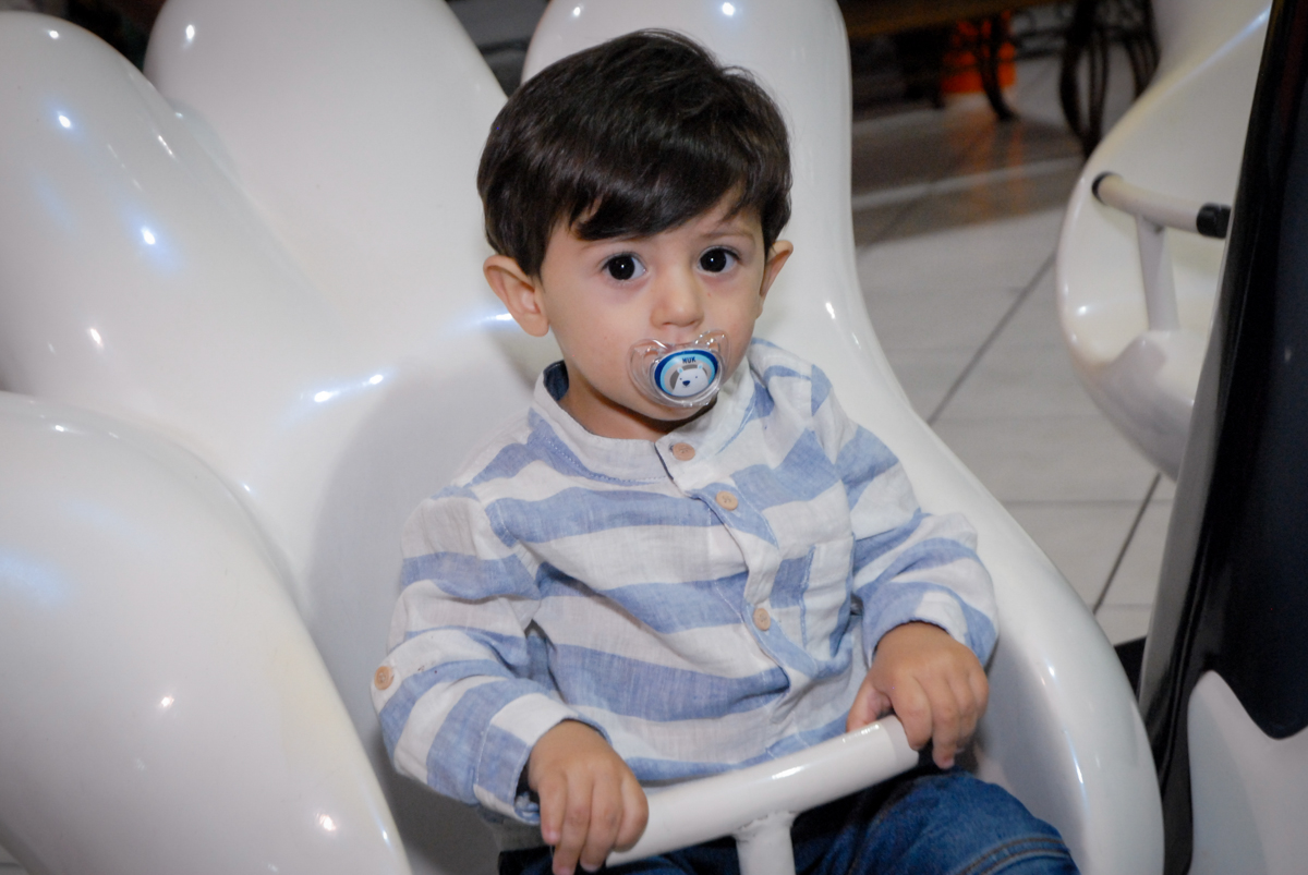 brincadeiras no carrossel no Buffet Fábrica da Alegria, Osasco, São Paulo, SP, aniversário de Matheus 7 anos, tema da festa Power Ranger