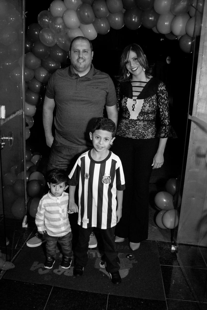 entrada da família no Buffet Fábrica da Alegria, Osasco, São Paulo, SP, aniversário de Matheus 7 anos, tema da festa Power Ranger