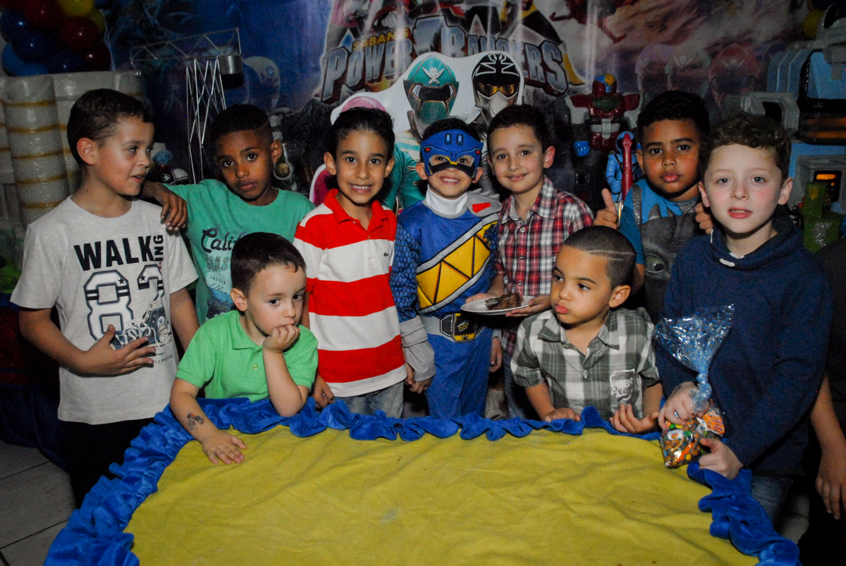 fotografia com os amigos no Buffet Fábrica da Alegria, Osasco, São Paulo, SP, aniversário de Matheus 7 anos, tema da festa Power Ranger