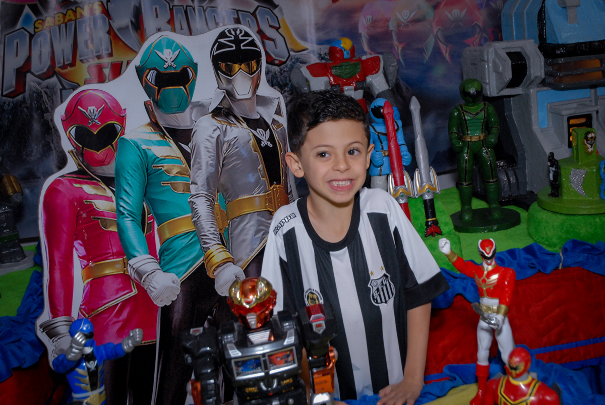 pose para a foto no Buffet Fábrica da Alegria, Osasco, São Paulo, SP, aniversário de Matheus 7 anos, tema da festa Power Ranger