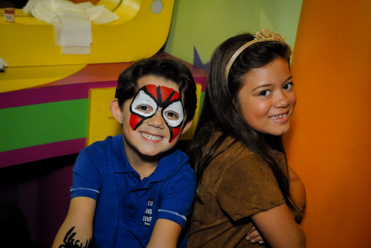 pintura artistica no Buffet Planeta Prime, Alphaville, São Paulo, aniversário de Rafael 10 anos, tema da festa The Flash