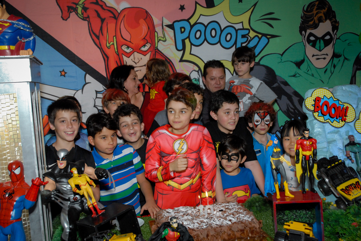 Parabéns animado no Buffet Planeta Prime, Alphaville, São Paulo, aniversário de Rafael 10 anos, tema da festa The Flash