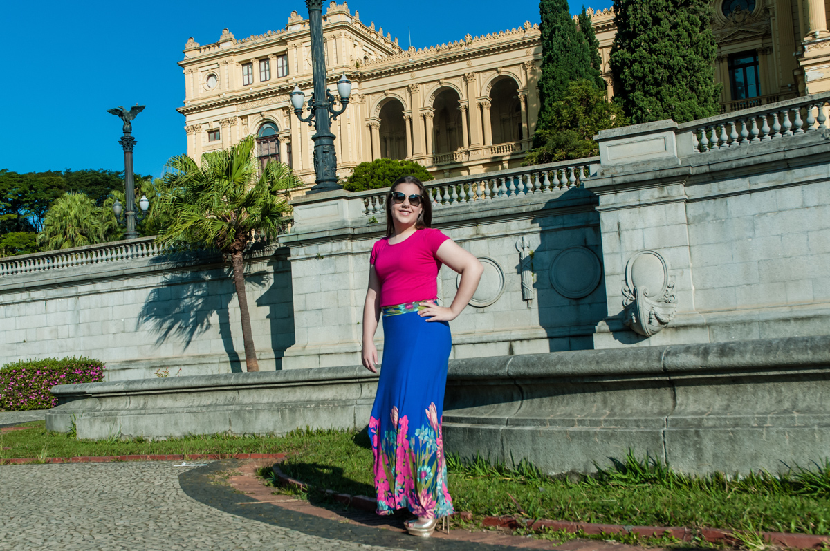 posando para foto no Museu do Ipiranga, São Paulo, SP