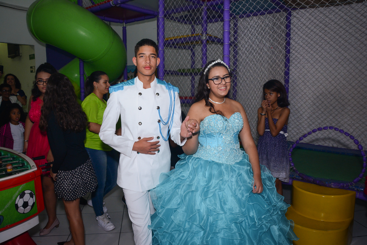 entrada com o príncipe no Buffet Zezé e Lelé, Butantã, São Paulo, SP, Anne Caroline 15 anos