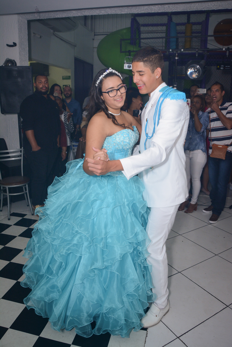 dança da valsa com o príncipe no Buffet Zezé e Lelé, Butantã, São Paulo, SP, Anne Caroline 15 anos