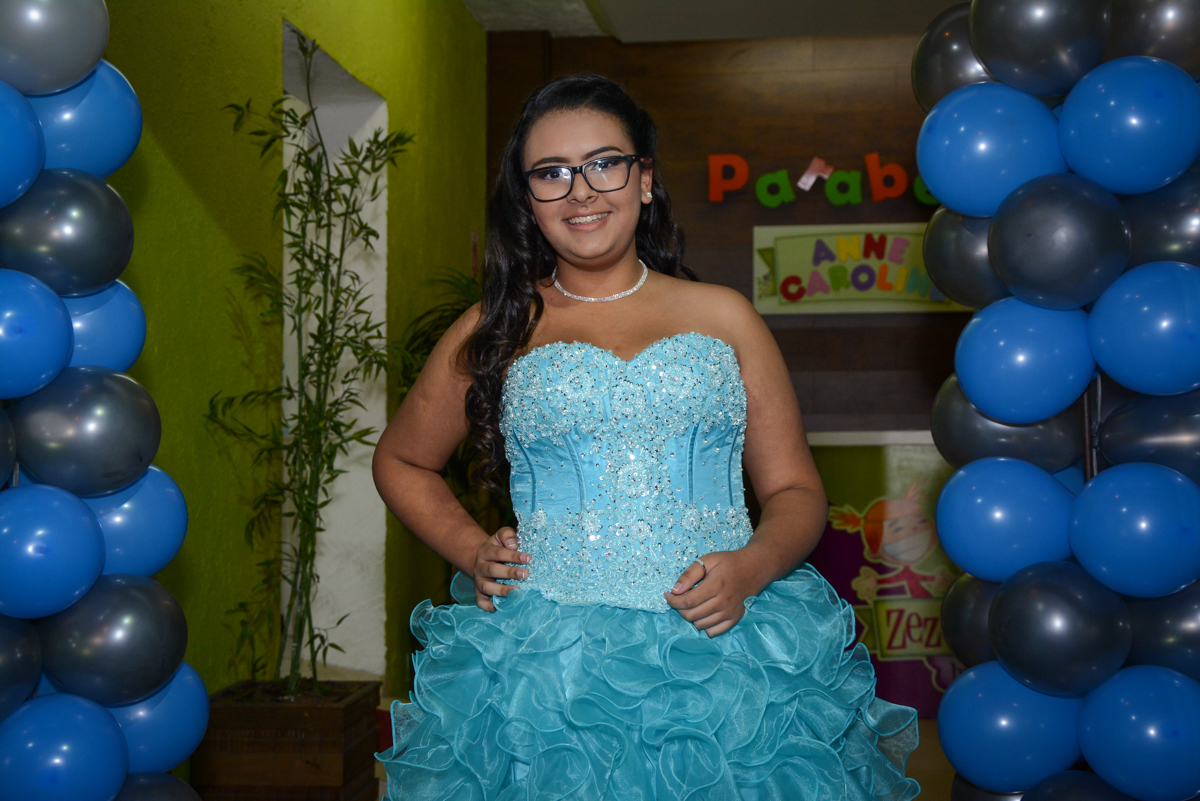 fotografia da aniversariante no Buffet Zezé e Lelé, Butantã, São Paulo, SP, Anne Caroline 15 anos