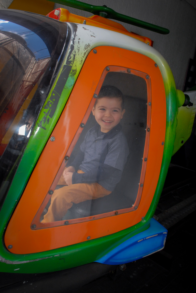 passeio de elicóptero no Buffet Fábrica da Alegria, Morumbi, São Paulo, festa de Enzo 5 anos, tema da festa os vingadores