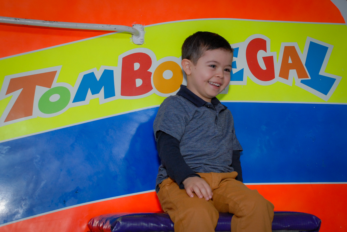 caindo no tombo legal no Buffet Fábrica da Alegria, Morumbi, São Paulo, festa de Enzo 5 anos, tema da festa os vingadores
