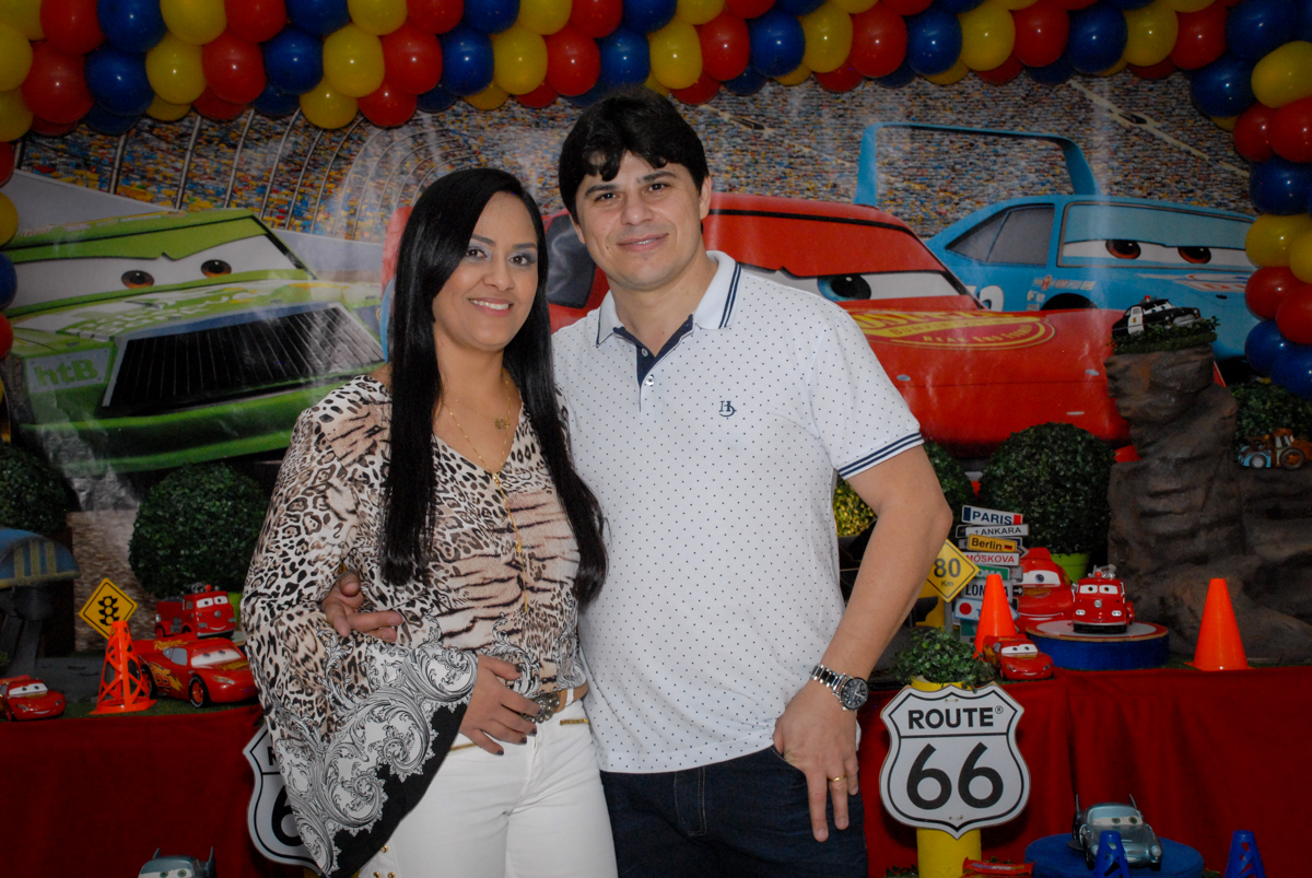 fotografia dos pais no Buffet Fábrica da Alegria Morumbi, São Paulo, aniversario de Guilherme 6 anos, tema da festa carros