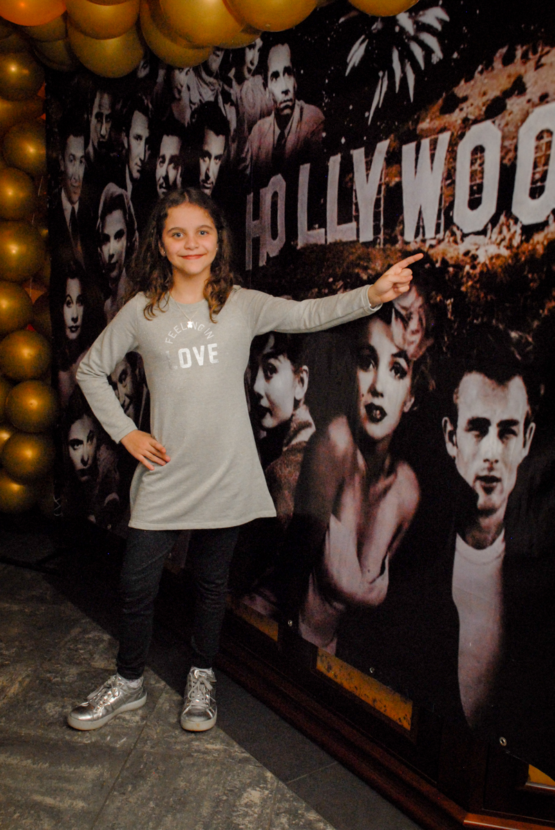 fotografia da aniversariante no condominio alto de pinheiros aniversário de Gabriella 10 anos tema da festa Hollyood