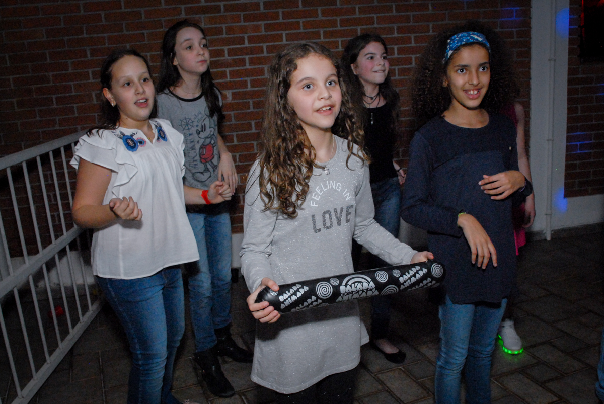 balada animada no condominio alto de pinheiros aniversário de Gabriella 10 anos tema da festa Hollyood