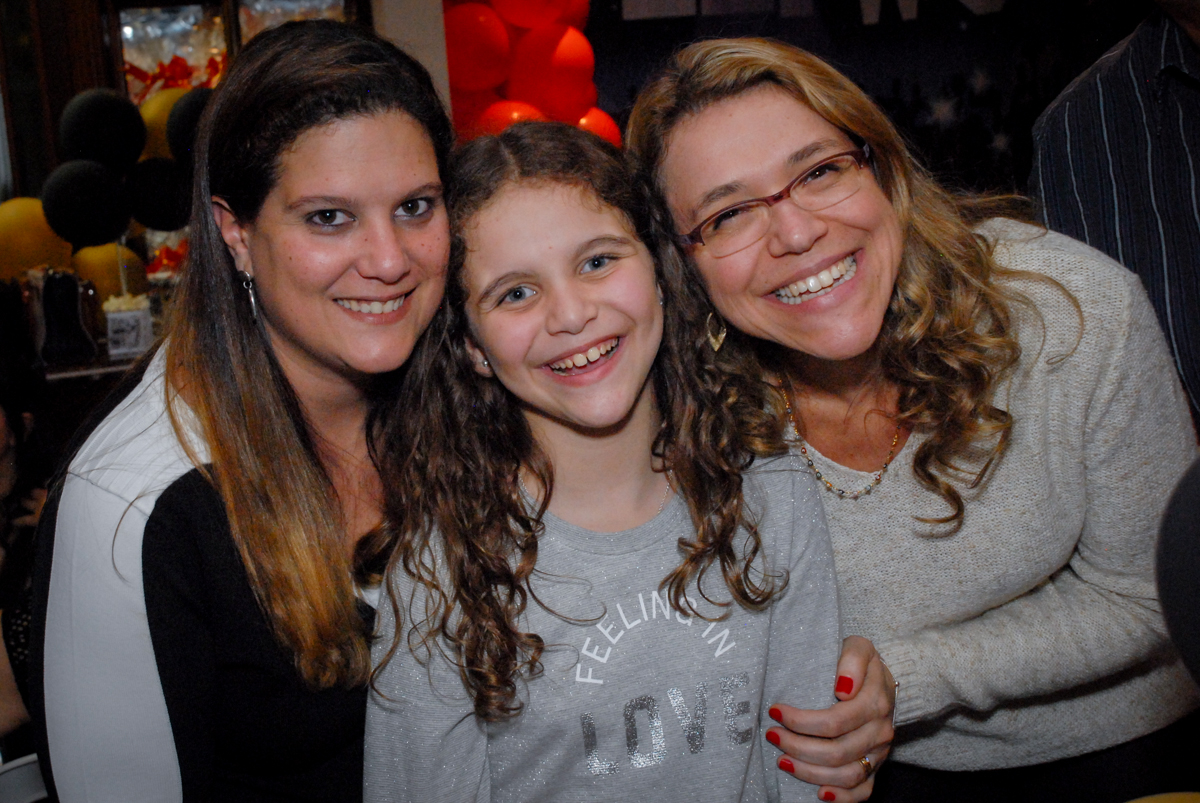 pose para a foto com as amigas no condominio alto de pinheiros aniversário de Gabriella 10 anos tema da festa Hollyood