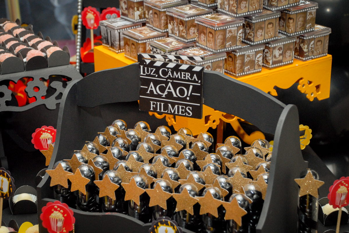 doces gourmet no condominio alto de pinheiros aniversário de Gabriella 10 anos tema da festa Hollyood