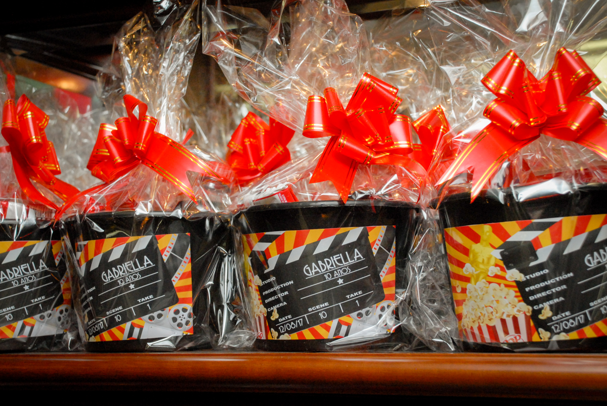 lembrancinha da festa no condominio alto de pinheiros aniversário de Gabriella 10 anos tema da festa Hollyood