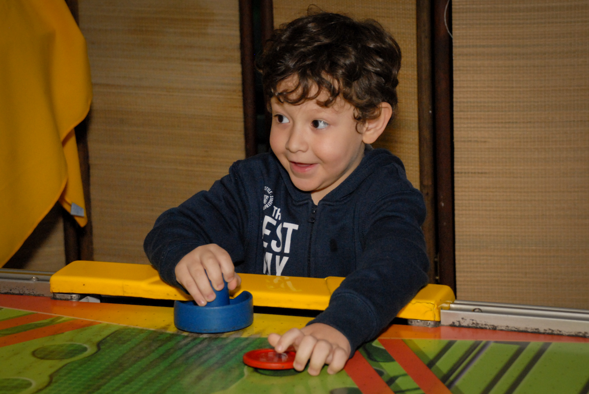 jogo de futebol divertido no Buffet Espaço Zumba , Saude, São Paulo, aniversário de Katharina 7 anos e Valenthina 5, tema da festa Moana