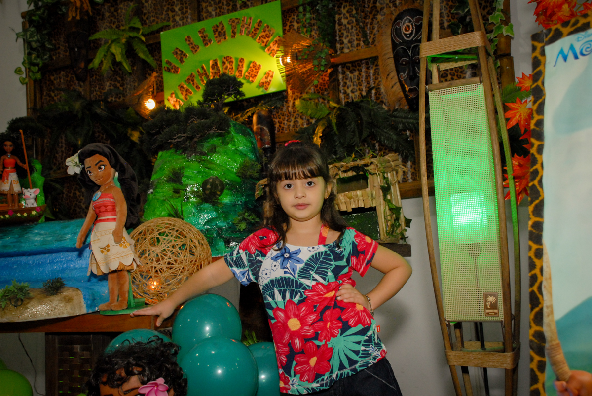 pose de princesa no Buffet Espaço Zumba , Saude, São Paulo, aniversário de Katharina 7 anos e Valenthina 5, tema da festa Moana