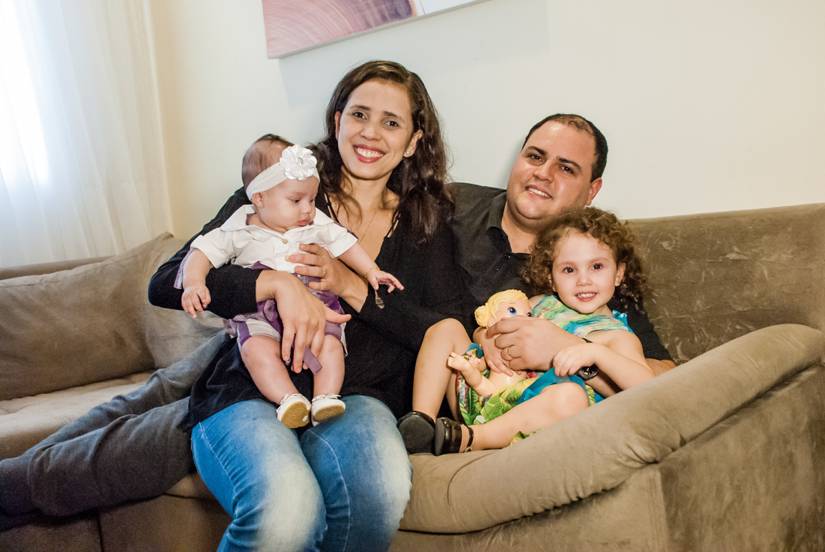 fotografia no sofá no ensaio familia carapicuiba, são paulo, sp
