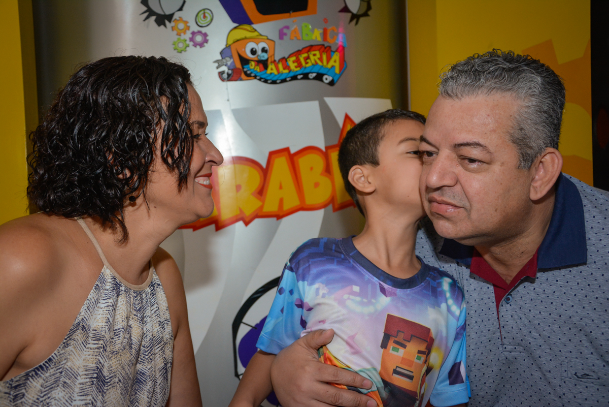 beijinho do papai no Buffet Fábrica da Alegria Osasco São Paulo, aniversário de Rafael 8 anos tema da festa mini craft
