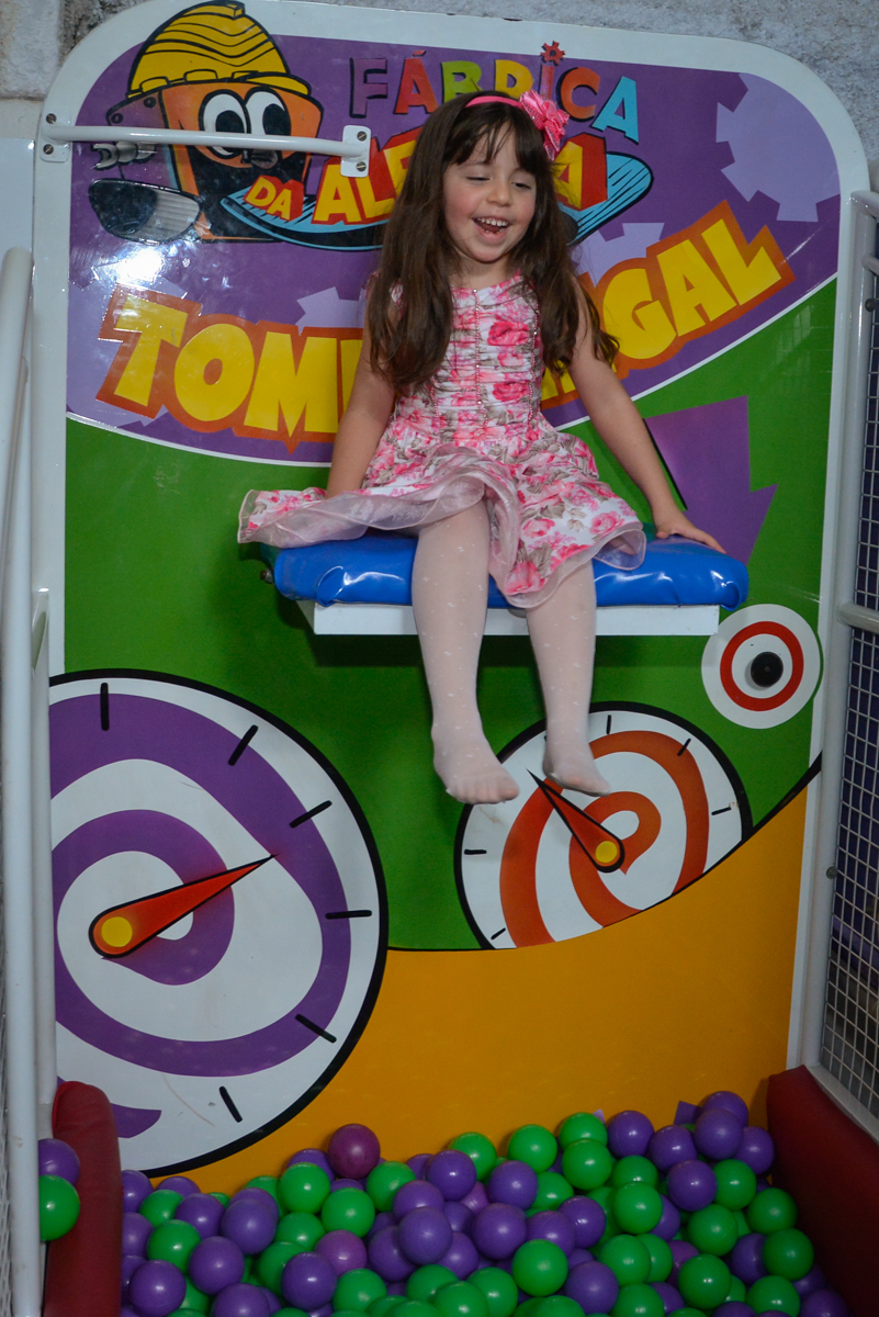 preparando para cair no tombo legal no Buffet Fábrica da Alegria Osasco São Paulo, aniversário de Rafael 8 anos tema da festa mini craft