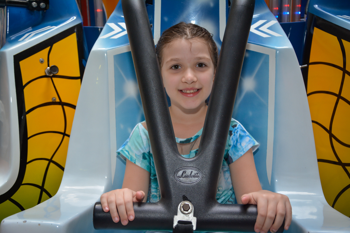 pose para a foto no Buffet Fábrica da Alegria Osasco São Paulo, aniversário de Rafael 8 anos tema da festa mini craft