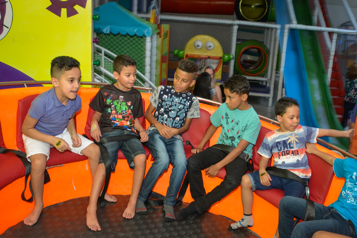 divertido o labamba no Buffet Fábrica da Alegria Osasco São Paulo, aniversário de Rafael 8 anos tema da festa mini craft