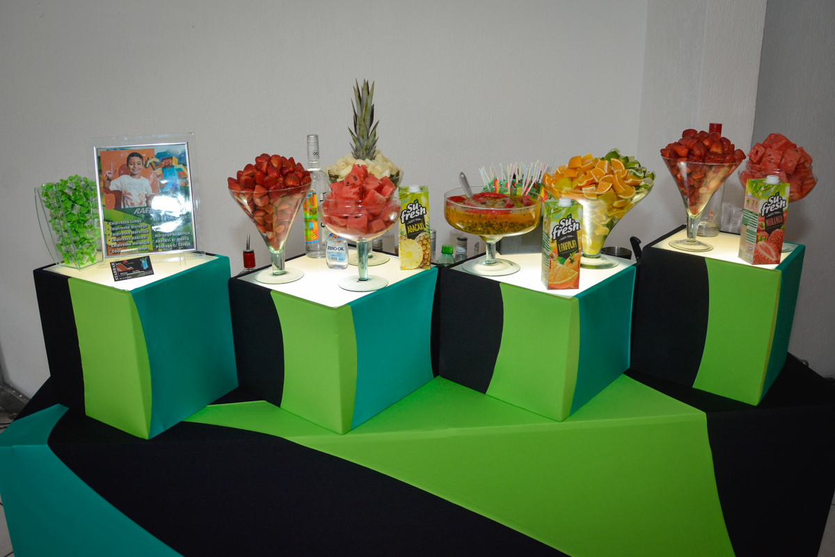mesa de drinks star bar no Buffet Fábrica da Alegria Osasco São Paulo, aniversário de Rafael 8 anos tema da festa mini craft
