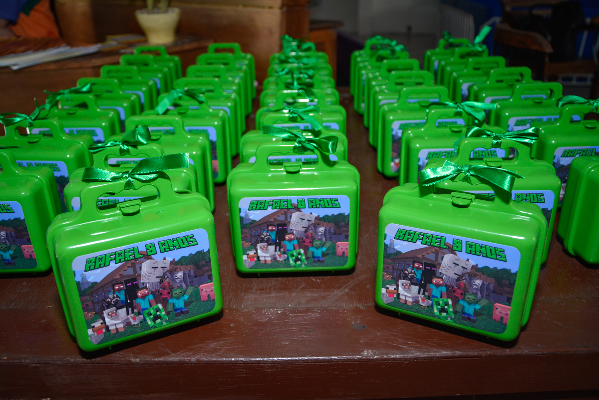 lembrancinha da festa no Buffet Fábrica da Alegria Osasco São Paulo, aniversário de Rafael 8 anos tema da festa mini craft