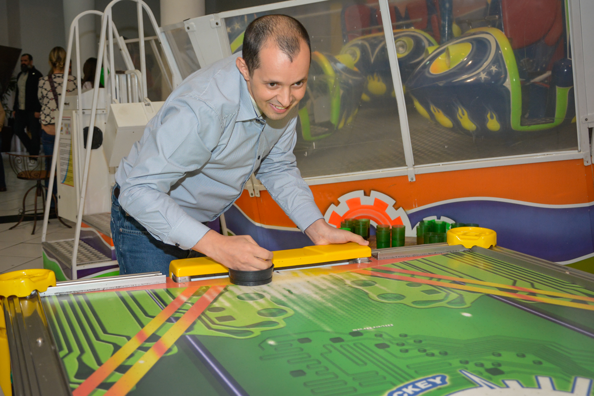 adversario faz gol no jogo de futebol no Buffet Fábrica da Alegria, Morumbi, São Paulo, aniversário de Luis Arthur 6 anos tema da festa super herois