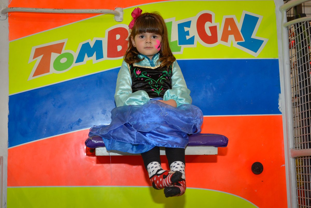 preparando para cair no tombo legal no Buffet Fábrica da Alegria, Morumbi, São Paulo, aniversário de Luis Arthur 6 anos tema da festa super herois