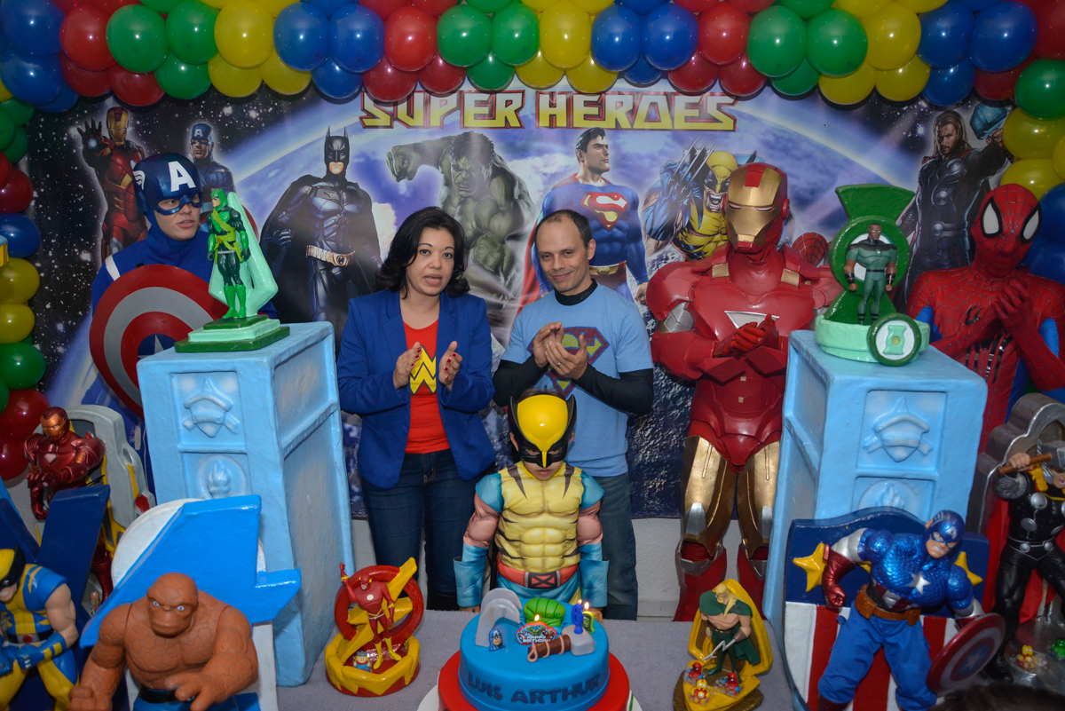 cantando parabéns no Buffet Fábrica da Alegria, Morumbi, São Paulo, aniversário de Luis Arthur 6 anos tema da festa super herois