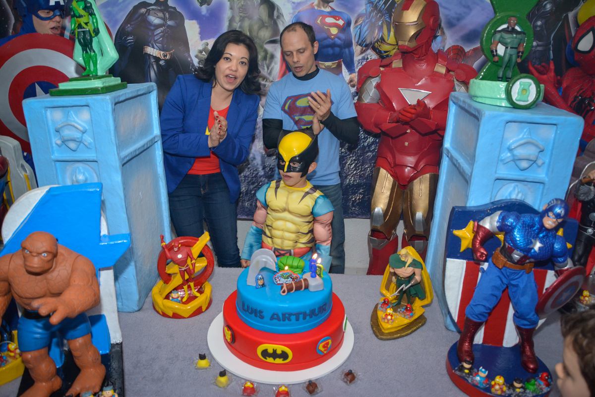 parabéns animado no Buffet Fábrica da Alegria, Morumbi, São Paulo, aniversário de Luis Arthur 6 anos tema da festa super herois