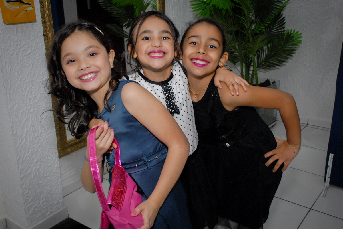 as amigas se divertem no buffet estrela dourada, vila sonia, sao paulo, aniversario de yone