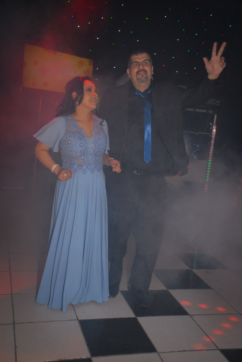 aniversariante curte a balada no buffet estrela dourada, vila sonia, sao paulo, aniversario de yone