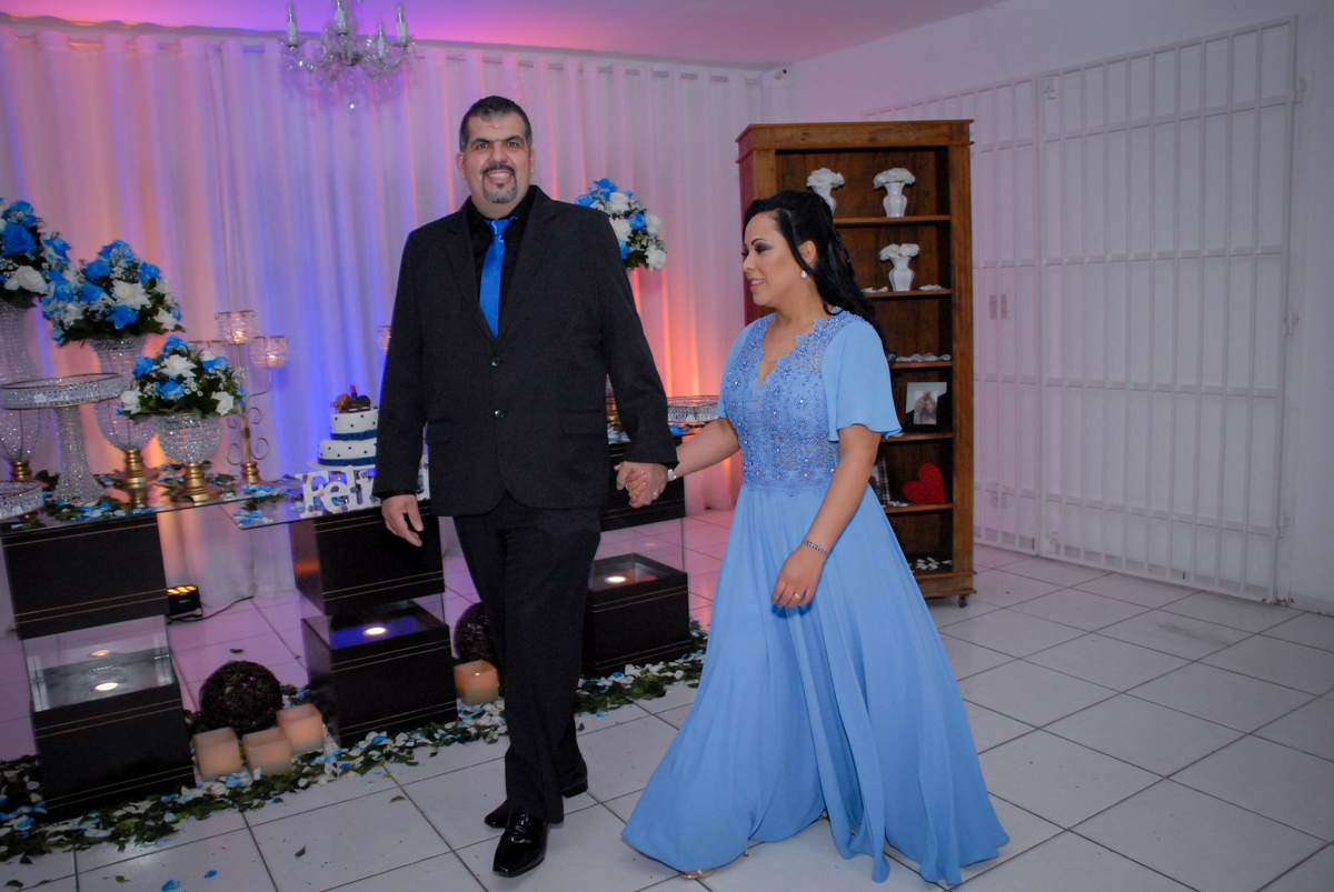 aniversariante entra com p marido em sua festa no buffet estrela dourada, vila sonia, sao paulo, aniversario de yone