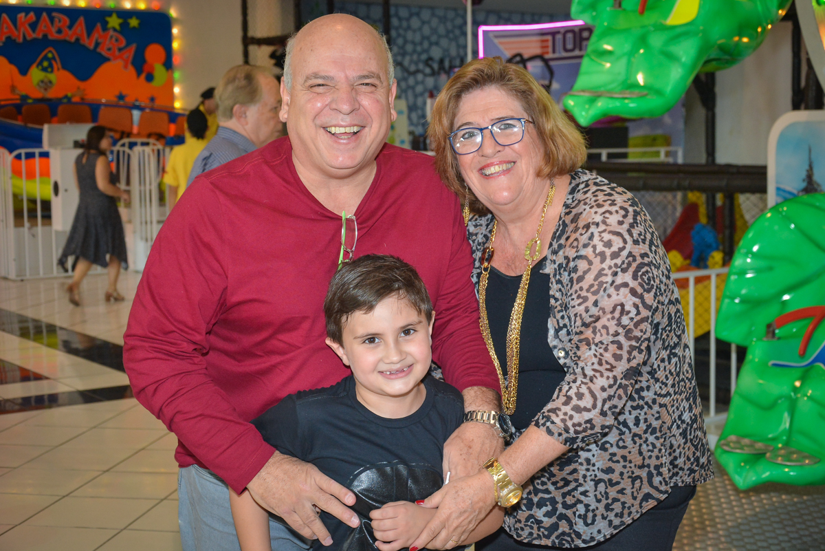 fotografia com os avós no Buffet Salakaboom, Ipiranga, São Paulo, aniversário de Jonathan 7 anos, tema da festa Star Wars