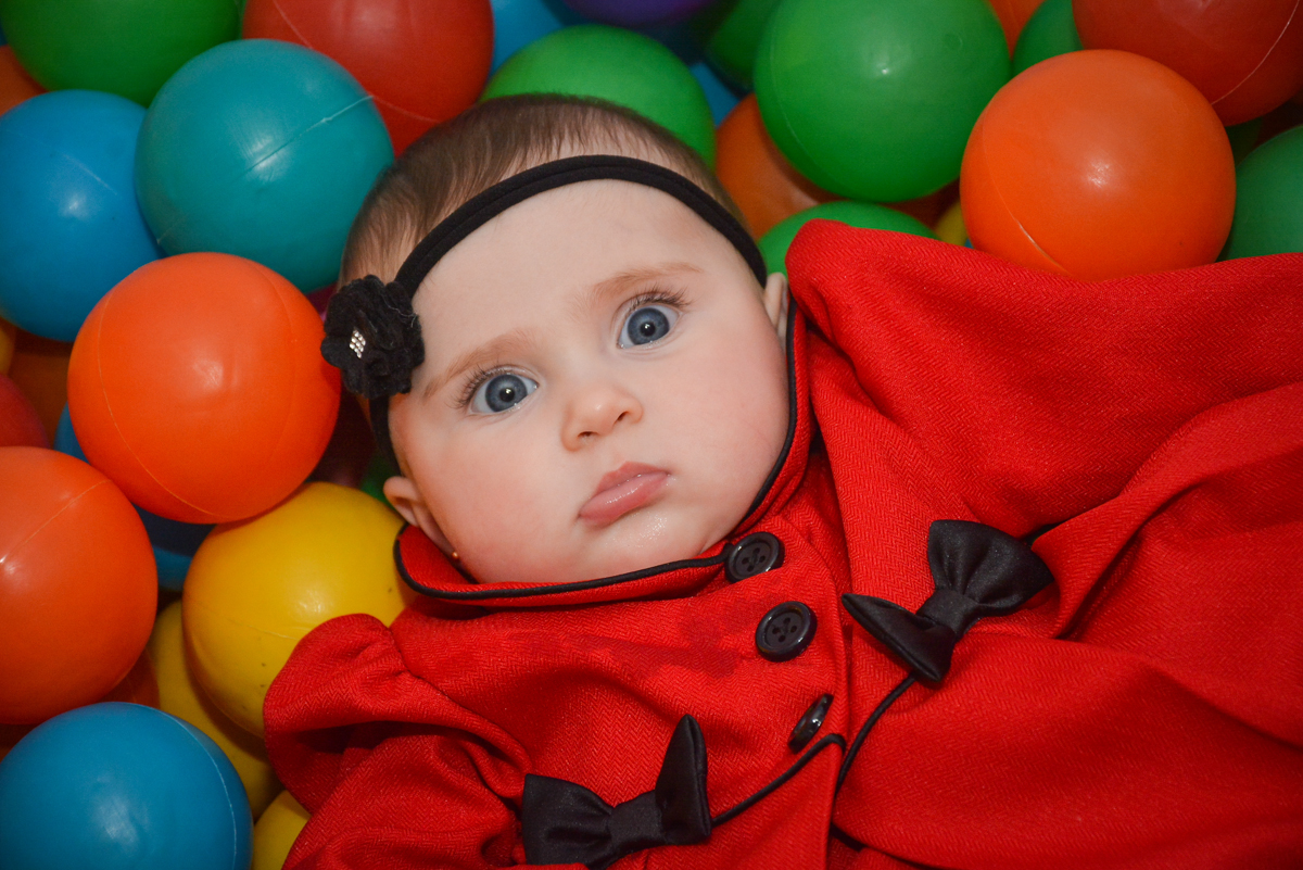 brincando na piscina de bolinha no Buffet Salakaboom, Ipiranga, São Paulo, aniversário de Jonathan 7 anos, tema da festa Star Wars